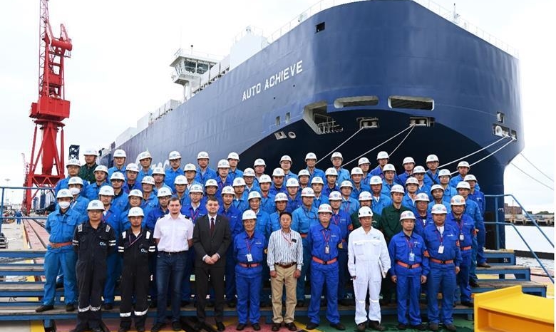 The lead vessel, AUTO ADVANCE was awarded with the Shippax Ro-Ro Technology & Environment Award at this year’s Shippax Ferry Conference © UECC The lead vessel, AUTO ADVANCE was awarded with the Shippax Ro-Ro Technology & Environment Award at this year’s Shippax Ferry Conference © UECC