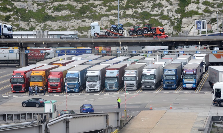The UK Government fears long queues at Dover in case of a no-deal Brexit © Philippe Holthof